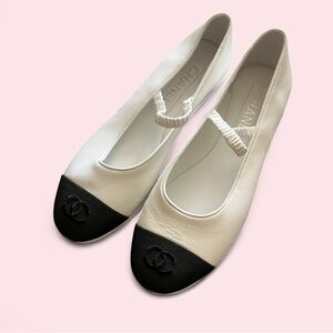CHANEL Women's Cream and Black Cap Toe Flats